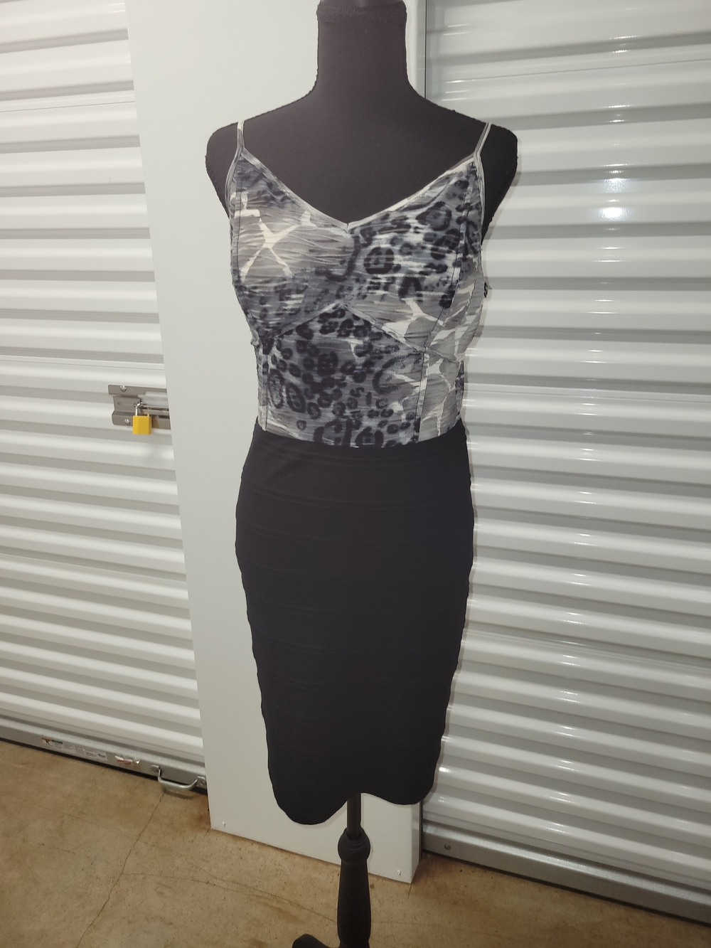 Simon Chang Party Dress Black Leopard Print Sleeveless Curvy Sheath Dress Size 8